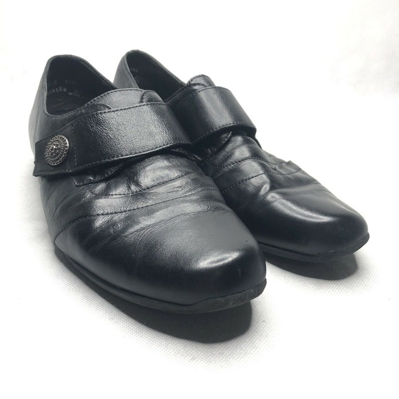 Munro American Slip On Flat Black Leather Button - Picture 2 of 8
